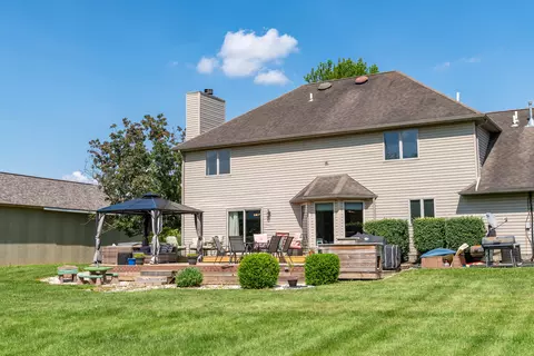 Exterior - 2385 Ashbrook Dr, Springfield, OH 45502 photo 7 of 10