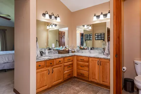 Bath - 2385 Ashbrook Dr, Springfield, OH 45502 photo 4 of 5