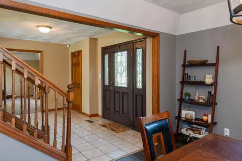 Entry Way - 2385 Ashbrook Dr, Springfield, OH 45502 photo 4 of 4