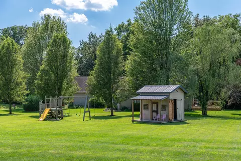 Exterior - 2385 Ashbrook Dr, Springfield, OH 45502 photo 10 of 10