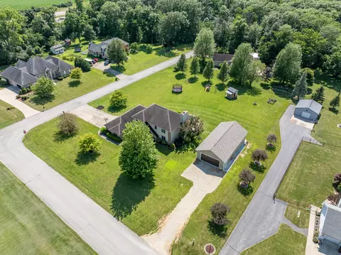 View/Area - 2385 Ashbrook Dr, Springfield, OH 45502 photo 3 of 9