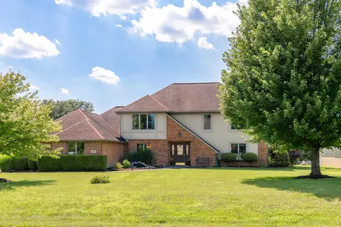 Exterior - 2385 Ashbrook Dr, Springfield, OH 45502 photo 2 of 10