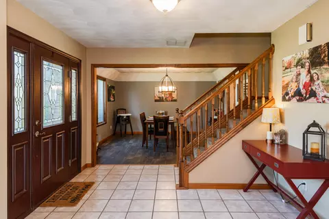 Entry Way - 2385 Ashbrook Dr, Springfield, OH 45502 photo 2 of 4