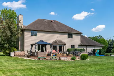 Exterior - 2385 Ashbrook Dr, Springfield, OH 45502 photo 5 of 10