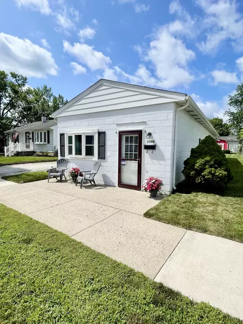 1186 Race Dr, Troy, OH 45373