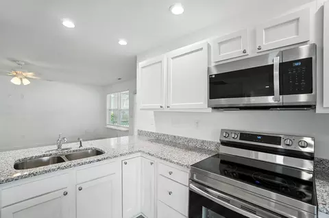 Kitchen - 1121 Rodgers Dr, Springfield, OH 45503 photo 3 of 4