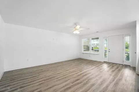 Living - 1121 Rodgers Dr, Springfield, OH 45503 photo 2 of 3