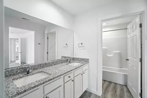 Bath - 1121 Rodgers Dr, Springfield, OH 45503 photo 1 of 6