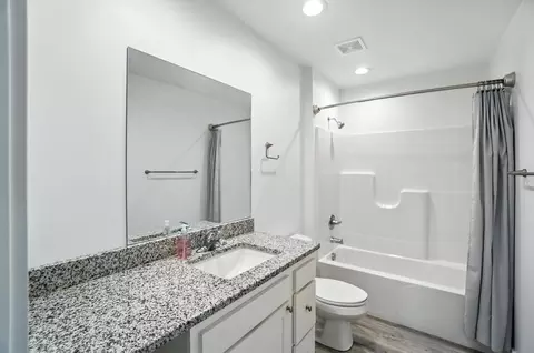 Bath - 1121 Rodgers Dr, Springfield, OH 45503 photo 5 of 6