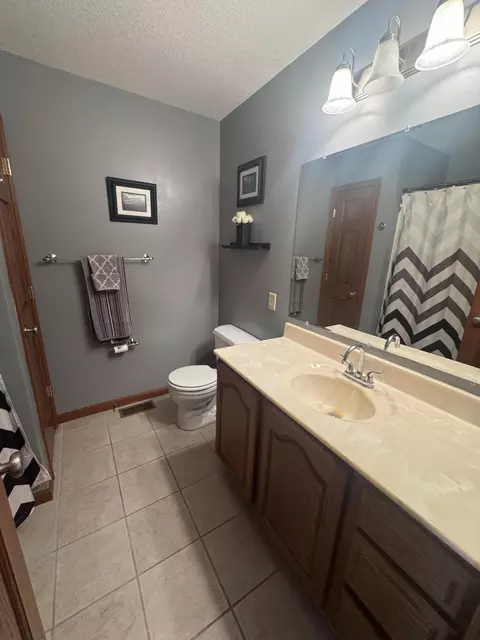 Bath - 7651 Oldtown Rd, Celina, OH 45822 photo 7 of 9