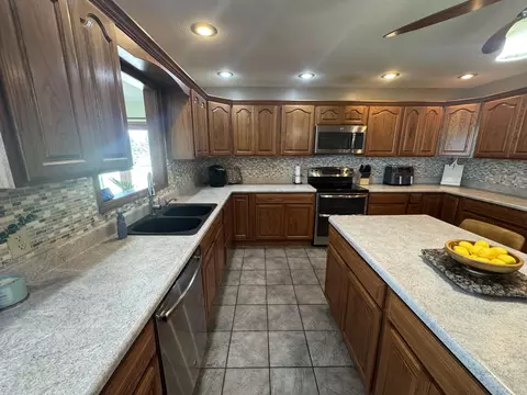 Kitchen - 7651 Oldtown Rd, Celina, OH 45822 photo 4 of 12