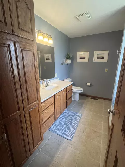 Bath - 7651 Oldtown Rd, Celina, OH 45822 photo 3 of 9