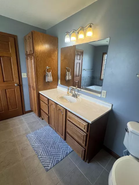 Bath - 7651 Oldtown Rd, Celina, OH 45822 photo 4 of 9