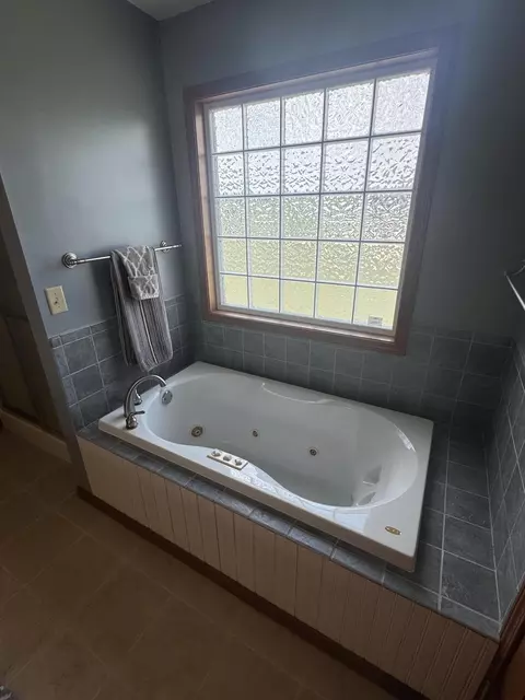 Bath - 7651 Oldtown Rd, Celina, OH 45822 photo 5 of 9