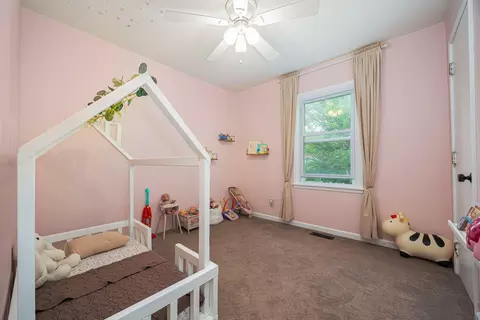 Bedroom - 1575 Ridgeway Dr, Springfield, OH 45506 photo 2 of 3