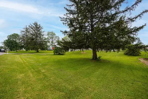 Exterior - 1575 Ridgeway Dr, Springfield, OH 45506 photo 9 of 18
