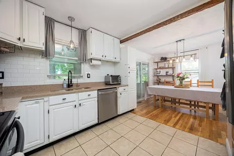 Kitchen - 1575 Ridgeway Dr, Springfield, OH 45506 photo 4 of 5
