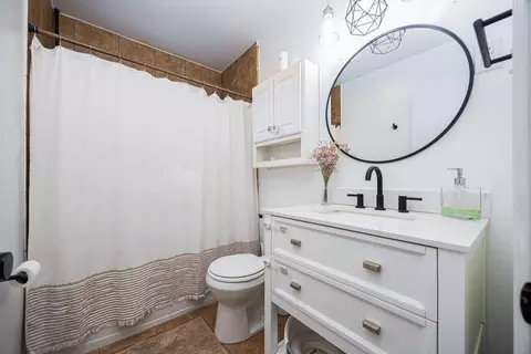 Bath - 1575 Ridgeway Dr, Springfield, OH 45506 photo 1 of 1