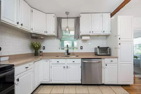 Kitchen - 1575 Ridgeway Dr, Springfield, OH 45506 photo 5 of 5