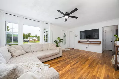 Living - 1575 Ridgeway Dr, Springfield, OH 45506 photo 4 of 4