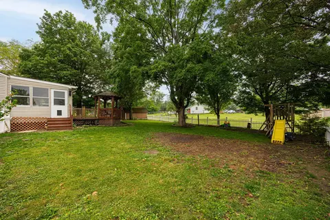 Exterior - 1575 Ridgeway Dr, Springfield, OH 45506 photo 13 of 18