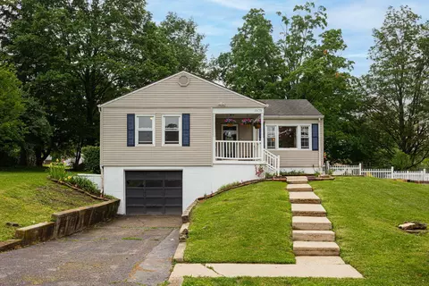Exterior - 1575 Ridgeway Dr, Springfield, OH 45506 photo 2 of 18