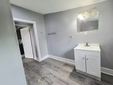 Bath - 814 Selma Rd, Springfield, OH 45505 photo 2 of 2