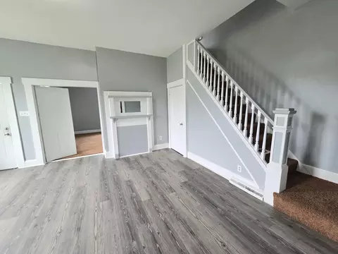 Living - 814 Selma Rd, Springfield, OH 45505 photo 3 of 6