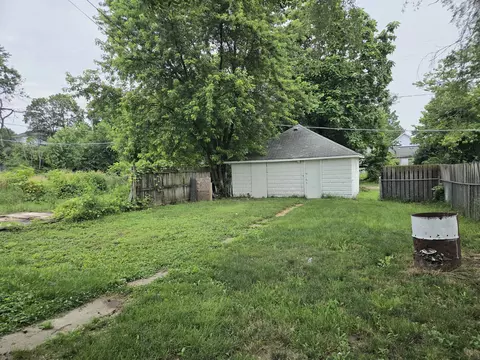Exterior - 814 Selma Rd, Springfield, OH 45505 photo 4 of 5
