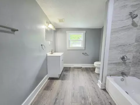 Bath - 814 Selma Rd, Springfield, OH 45505 photo 1 of 2