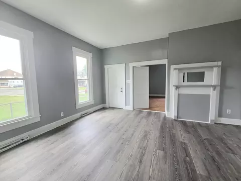 Living - 814 Selma Rd, Springfield, OH 45505 photo 1 of 6