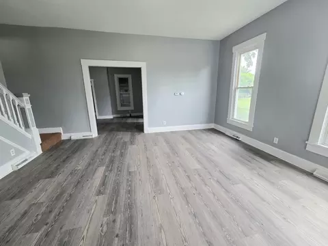 Living - 814 Selma Rd, Springfield, OH 45505 photo 5 of 6