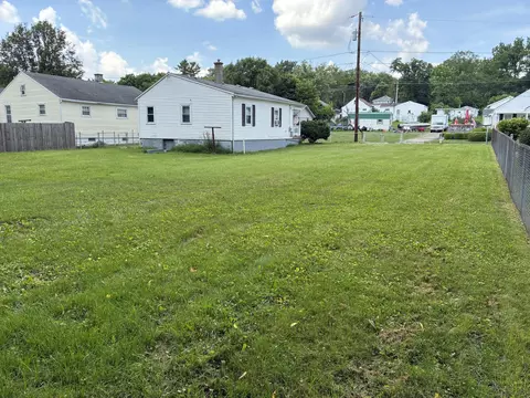 Exterior - 2419 Gladden St, Springfield, OH 45503 photo 6 of 13