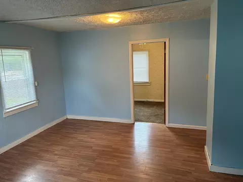 Living - 2419 Gladden St, Springfield, OH 45503 photo 3 of 4