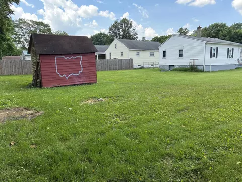 Exterior - 2419 Gladden St, Springfield, OH 45503 photo 8 of 13