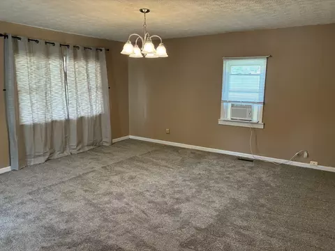 Living - 2419 Gladden St, Springfield, OH 45503 photo 1 of 4