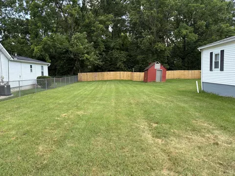 Exterior - 2419 Gladden St, Springfield, OH 45503 photo 10 of 13