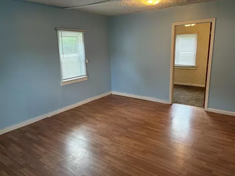 Living - 2419 Gladden St, Springfield, OH 45503 photo 4 of 4