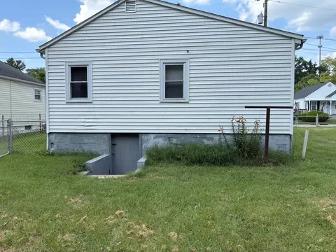 Exterior - 2419 Gladden St, Springfield, OH 45503 photo 5 of 13