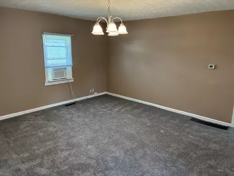 Living - 2419 Gladden St, Springfield, OH 45503 photo 2 of 4