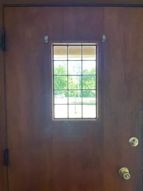 Entry Way - 1401 E Home Rd, Springfield, OH 45503 photo 2 of 7