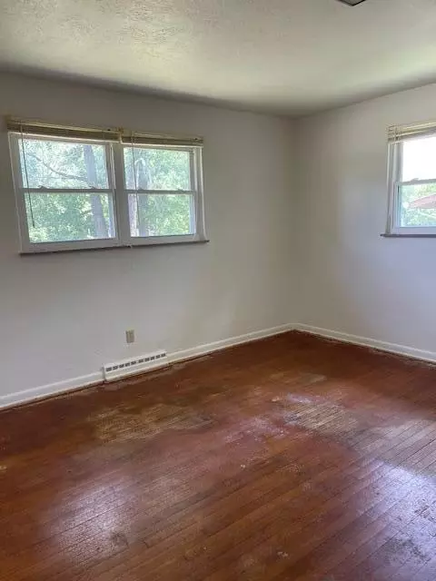 Bedroom - 1401 E Home Rd, Springfield, OH 45503 photo 2 of 4