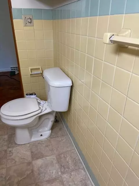 Bath - 1401 E Home Rd, Springfield, OH 45503 photo 7 of 13