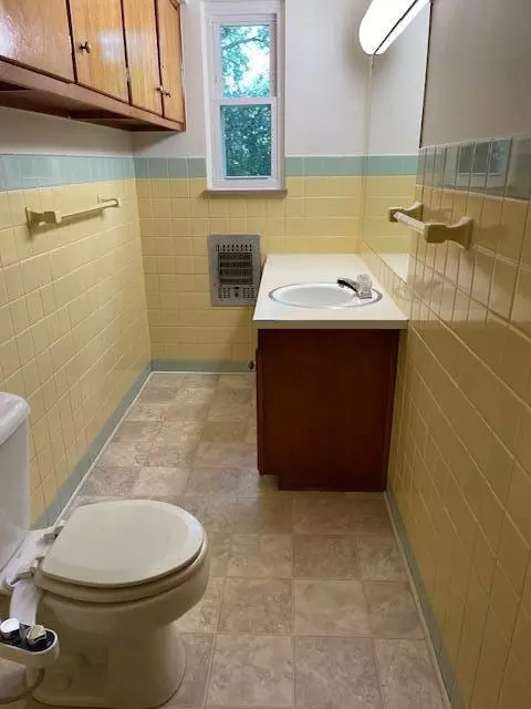 Bath - 1401 E Home Rd, Springfield, OH 45503 photo 6 of 13