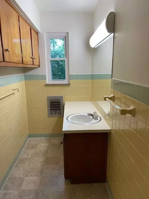 Bath - 1401 E Home Rd, Springfield, OH 45503 photo 3 of 13