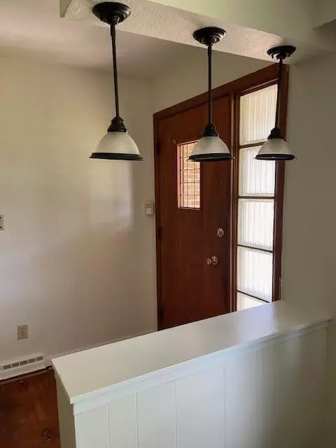 Entry Way - 1401 E Home Rd, Springfield, OH 45503 photo 3 of 7
