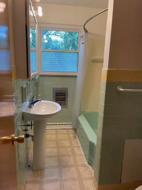 Bath - 1401 E Home Rd, Springfield, OH 45503 photo 10 of 13
