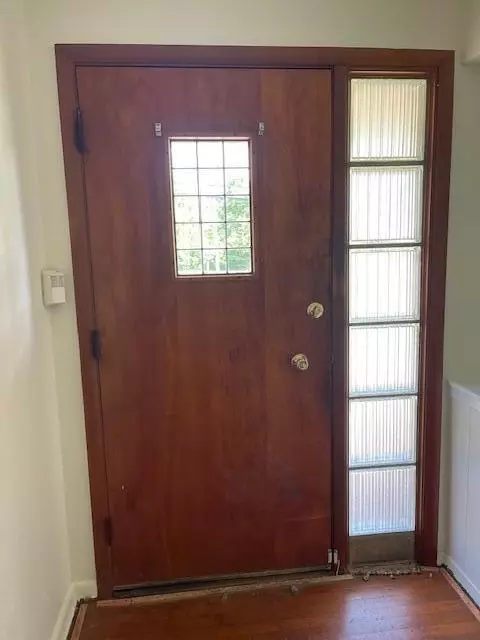 Entry Way - 1401 E Home Rd, Springfield, OH 45503 photo 1 of 7