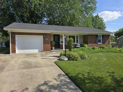 858 Crestview Dr, Bellefontaine, OH 43311
