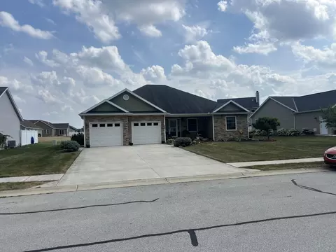 107 Woodbine Dr, Wapakoneta, OH 45895